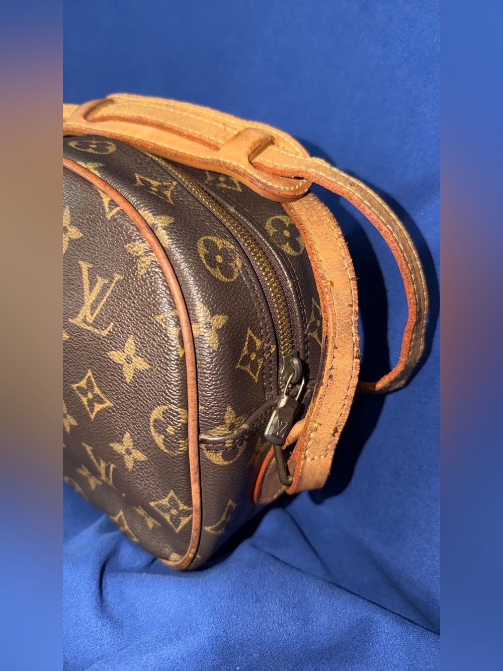 Louis Vuitton Monogram Canvas Crossbody Bag - Brown/Tan - Picture 4 of 11